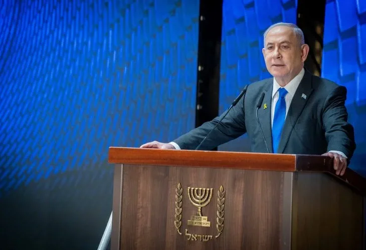 נתניהו בהיכל הזיכרון בהר הרצל, אשתקד (צילום: אריה לב אברמס, פלאש90) נתניהו בהיכל הזיכרון בהר הרצל, אשתקד (צילום: אריה לב אברמס, פלאש90)