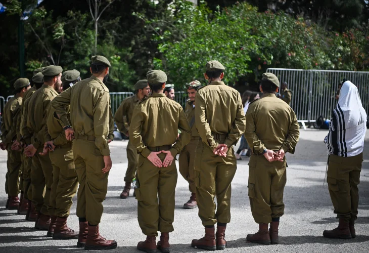דקת דומיה (צילום: אריה אברמס, פלאש90) דקת דומיה (צילום: אריה אברמס, פלאש90)
