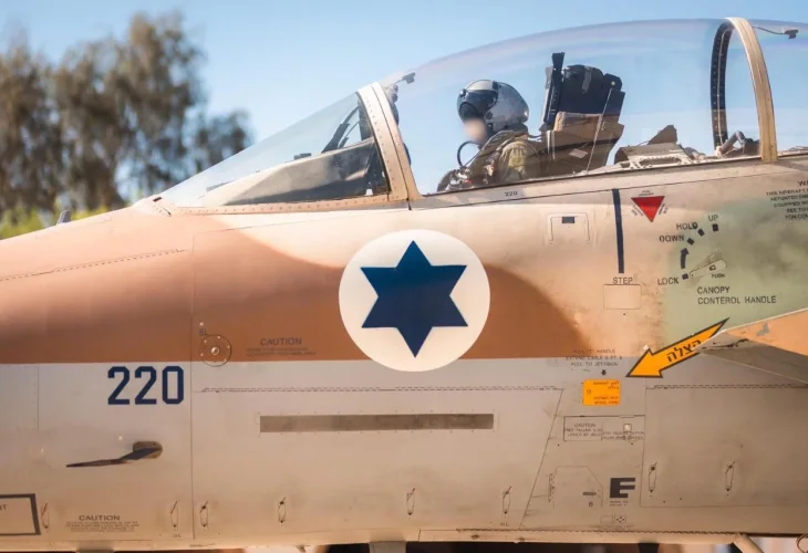 מטוס קרב בדרכו לתימן (צילום: דובר צה״ל)