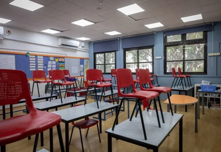 בית ספר סגור בגבעתיים (צילום: מרים אלסטר, פלאש90) בית ספר סגור בגבעתיים (צילום: מרים אלסטר, פלאש90)