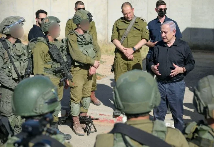 נתניהו במפגש עם הלוחמים ( צילום: מעיין טואף/ לע"מ) נתניהו במפגש עם הלוחמים ( צילום: מעיין טואף/ לע"מ)