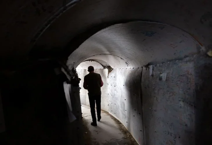 מיצג "מנהרת החטופים" בתל אביב (צילום: מרים אלסטר, פלאש90)