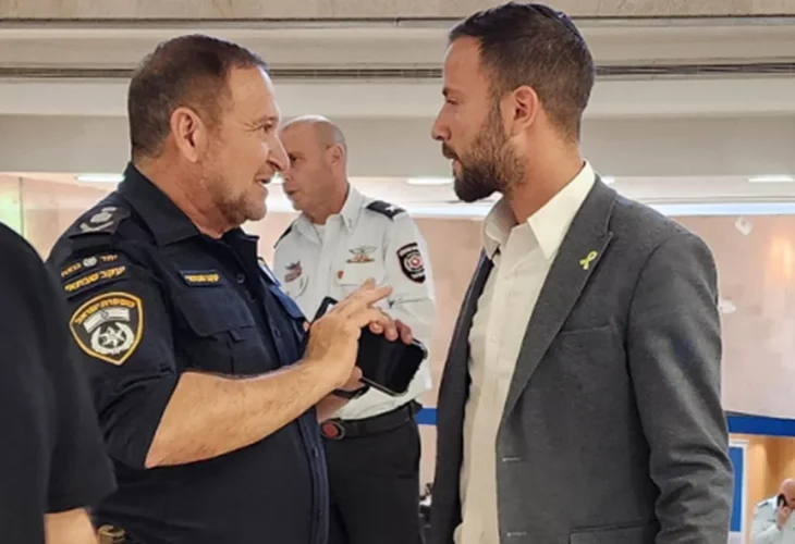 "שאלות קשות, התשובות לא הגיעו" - ישראל דיסקינד עם מפכ"ל המשטרה לשעבר, קובי שבתאי "שאלות קשות, התשובות לא הגיעו" - ישראל דיסקינד עם מפכ"ל המשטרה לשעבר, קובי שבתאי