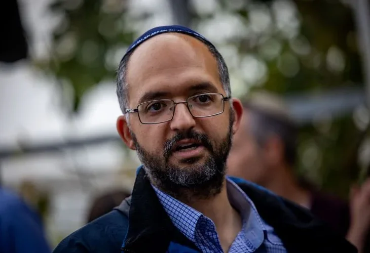 חננאל גז, בעלה של צאלה הי"ד (צילום: חיים גולדברג, פלאש90) חננאל גז, בעלה של צאלה הי"ד (צילום: חיים גולדברג, פלאש90)
