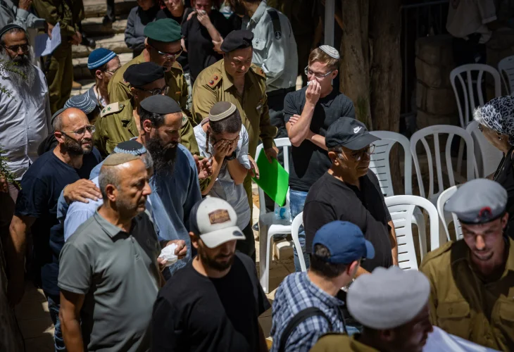 סמל יוסף יהודה חיראק הי״ד מובא למנוחות (צילום: חיים גולדברג, פלאש90)