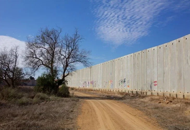חומת המיגון בכרם שלום, ארכיון (צילום: דורון הורוביץ, פלאש90)
