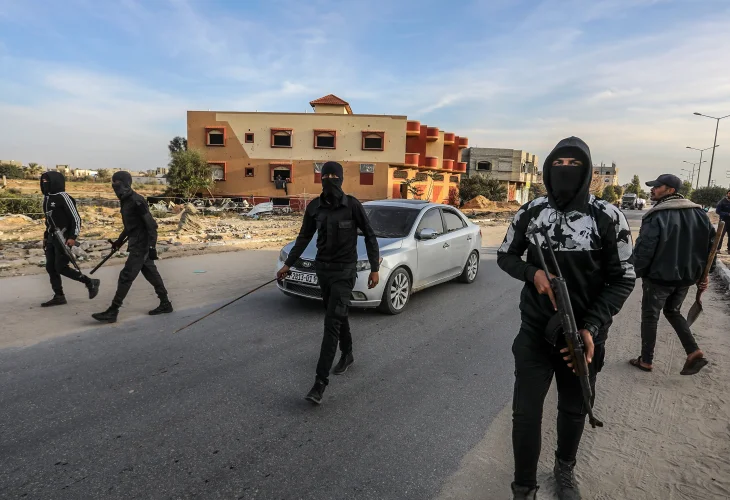 חמושים בעזה (צילום: עבד רחים ח׳טיב, פלאש90)