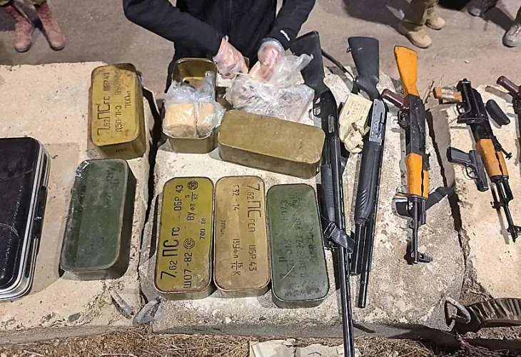 כלי נשק שהוברחו מסוריה (צילום: דוברות המשטרה)