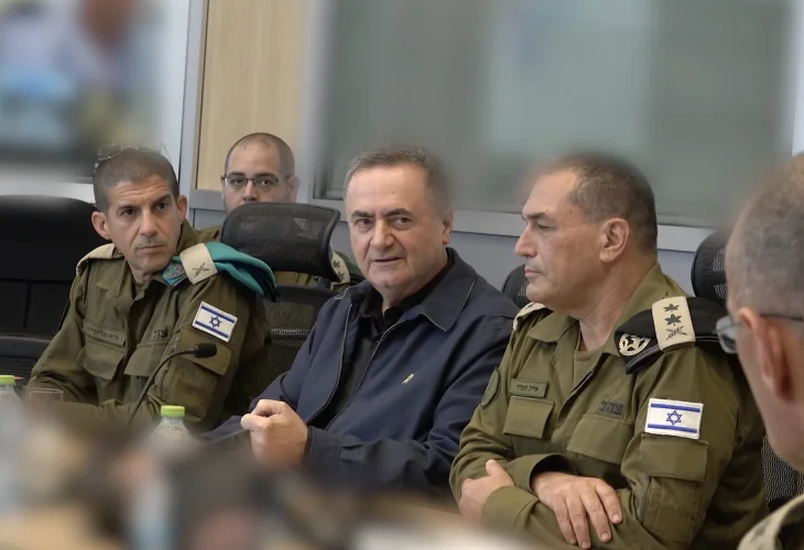 שר הביטחון בהערכת מצב עם הרמטכ״ל וראש המוסד (צילום: שירה קינן, משרד הביטחון)