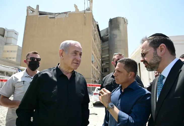 נתניהו בסיור בסורוקה (צילום: חיים צח, לע"מ) נתניהו בסיור בסורוקה (צילום: חיים צח, לע"מ)