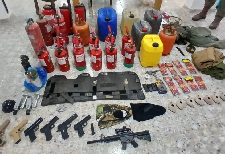 הפריטים שהוחרמו (צילום: דוברות המשטרה)