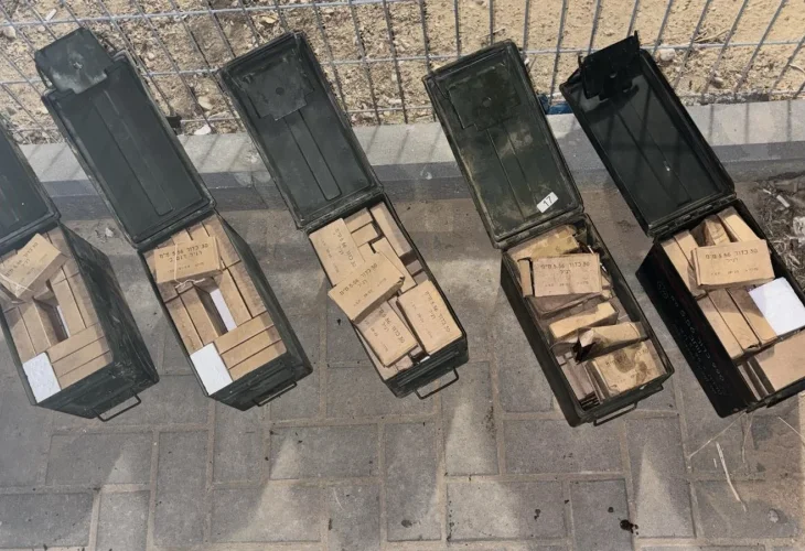 חלק מהציוד שנתפס (צילום: דוברות המשטרה)