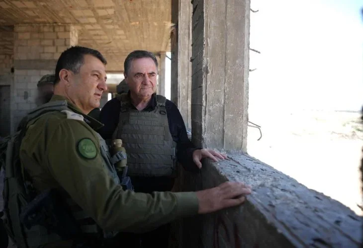 שר הביטחון בסיור בעזה, ארכיון (צילום: משרד הביטחון) שר הביטחון בסיור בעזה, ארכיון (צילום: משרד הביטחון)