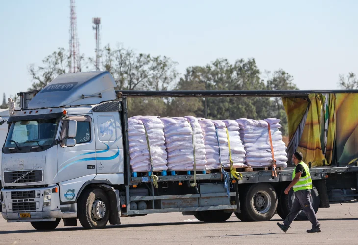 משאיות סיוע הומניטרי (צילום: פלאש90)