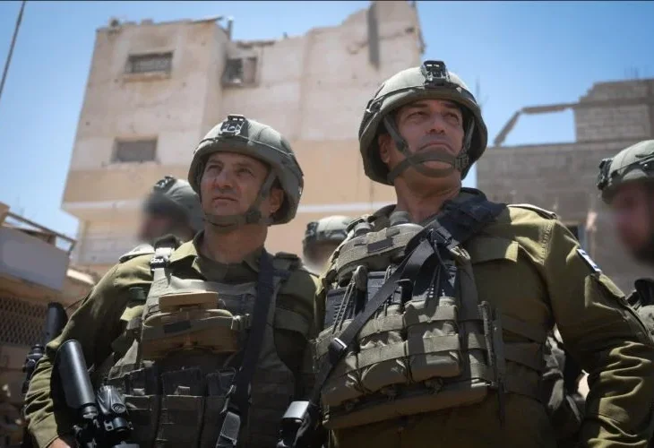 הרמטכ"ל (מימין) מסייר בעזה (צילום: דובר צה"ל)