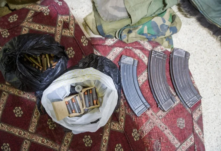 אמצעי לחימה שאותרו במרחב (צילום: דובר צה״ל)