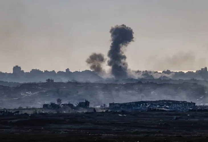 תקיפה בעזה (צילום: צפריר אביוב, פלאש90)