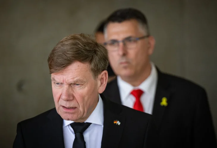 שר החוץ של גרמניה והשר סער בביקור ביד ושם בחודש מאי (צילום: יהונתן סינדל, פלאש90)