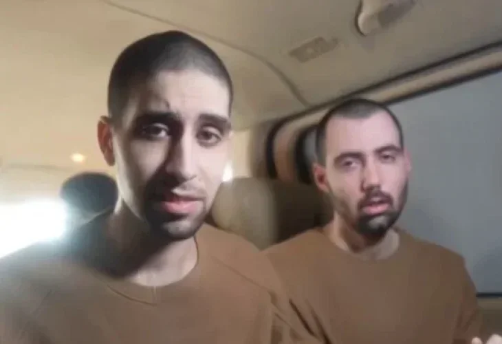 דלאל ודוד בשבי חמאס (צילום: מתוך סרטון שפרסם ארגון הטרור לפני מספר חודשים)