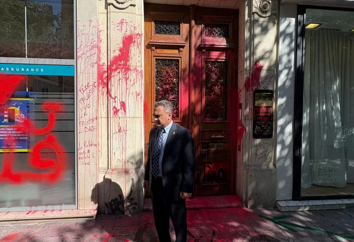 שגריר ישראל בצרפת, יוש זרקא, במקום האירוע (צילום: שגרירות ישראל בפריז)