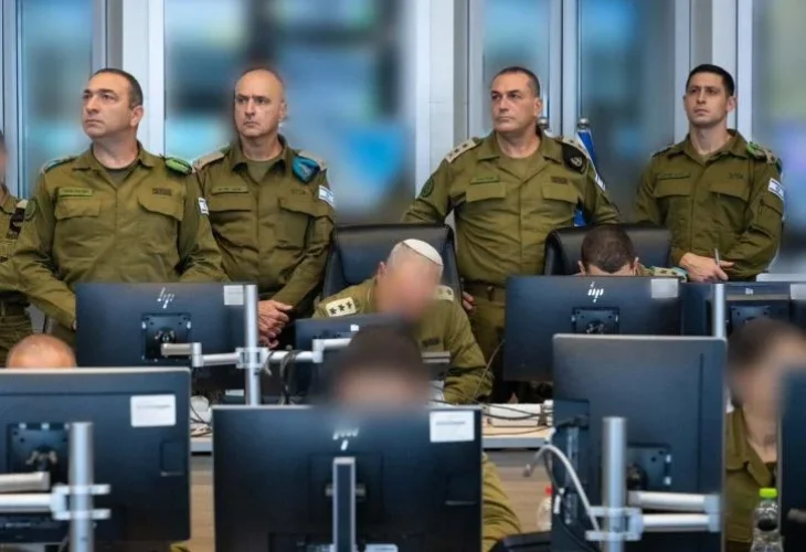 הרמטכ"ל בחדר הפיקוד על התרגיל (צילום: דובר צה"ל)