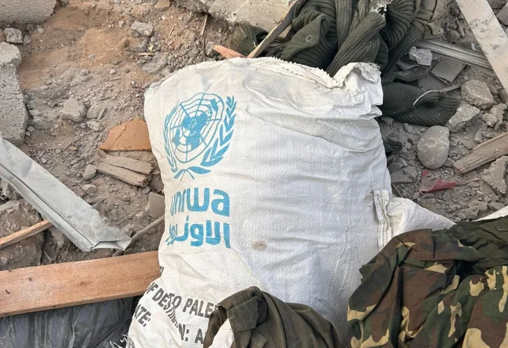 שקי אונר״א שנמצאו בעזה במהלך פעילות אוגדה 401 (צילום: דובר צה״ל)