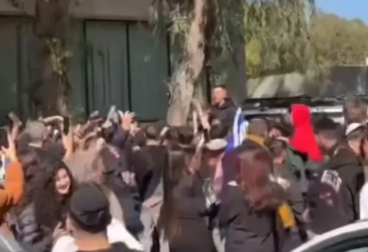 המחאה מול התיכון ברמת גן