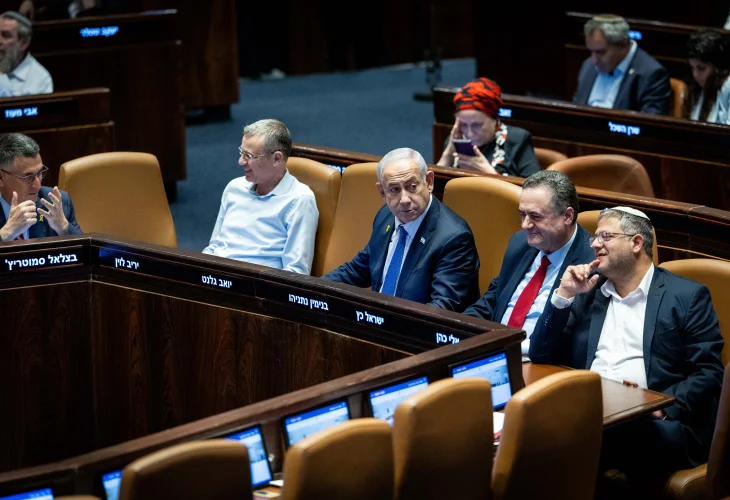 נתניהו והשרים בן גביר, כ״ץ, לוין וסער (צילום: יהונתן סינדל, פלאש90)