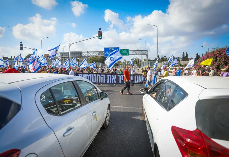 חסימת כביש במהלך "יום העצירה" (צילום: טל גל, פלאש90)