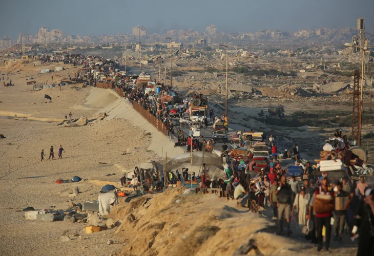 פינוי תושבי עזה לאזורים הומניטריים (צילום: עלי חסן, פלאש90)