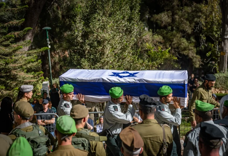 הלוויתו של רס"ן יניב קולא הי״ד (צילום: יהונתן סינדל, פלאש90)
