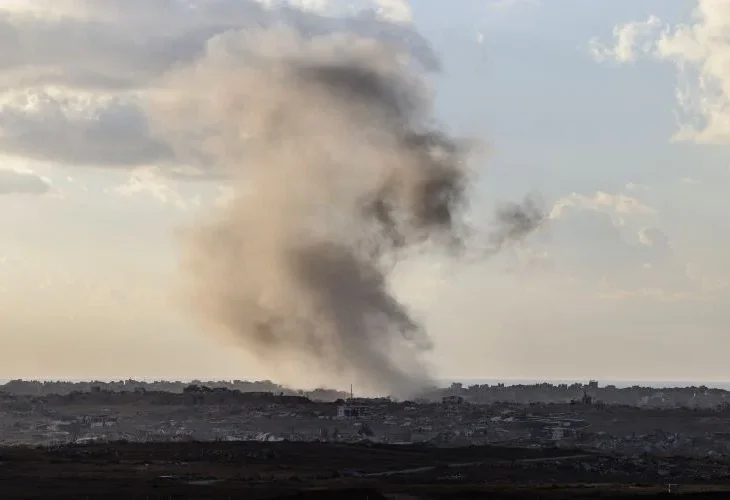 תקיפה בעזה (צילום: צפריר אביוב, פלאש90)