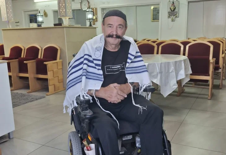 הזמר אבי כהן