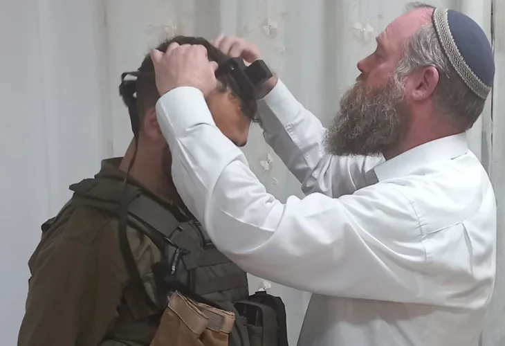 "הפצוע הפתיע: 'כל הפלוגה שלי מניחה תפילין'"
