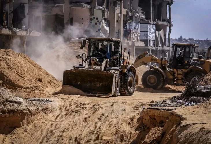 חמאס מחפש גופות בחאן יונס (צילום: פלאש90)