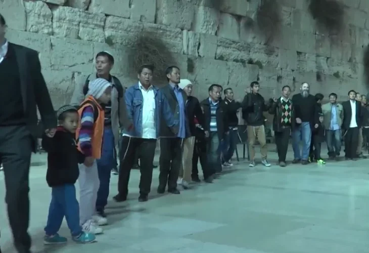 Bnei Menashe dance in the Kotel plaza (Photo: Courtesy of the Shavei Israel organization)