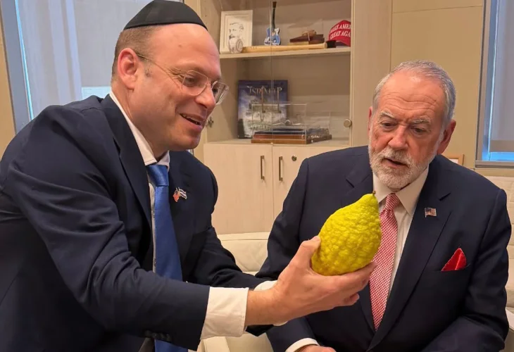 הפתעה בלשכת השגריר: "זו הפעם הראשונה בחיי שאני רואה אתרוג"
