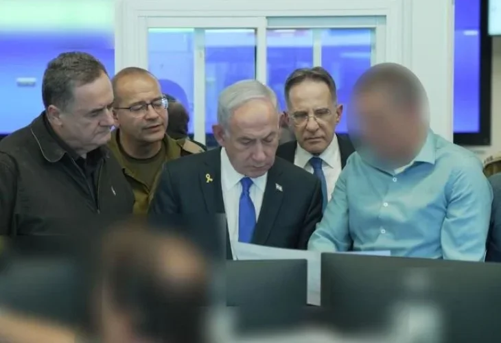 נתניהו וכ"ץ עוקבים אחר הפעולה בקטאר (צילום: תקשורת שב"כ)