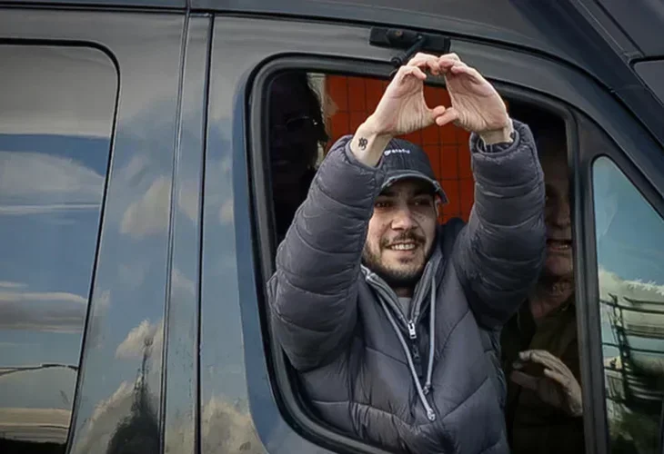 אלי-ה כהן ביום שחרורו מהשבי (צילום: Yonatan Sindel / Flash90)