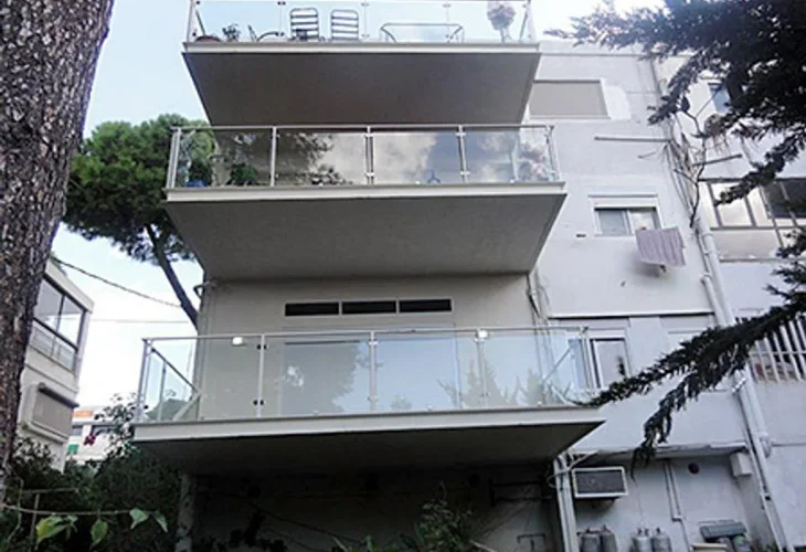 מרפסת תלויה • יסודות 77