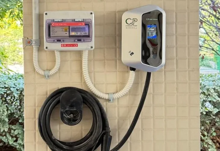 עמדת טעינה • charging-point