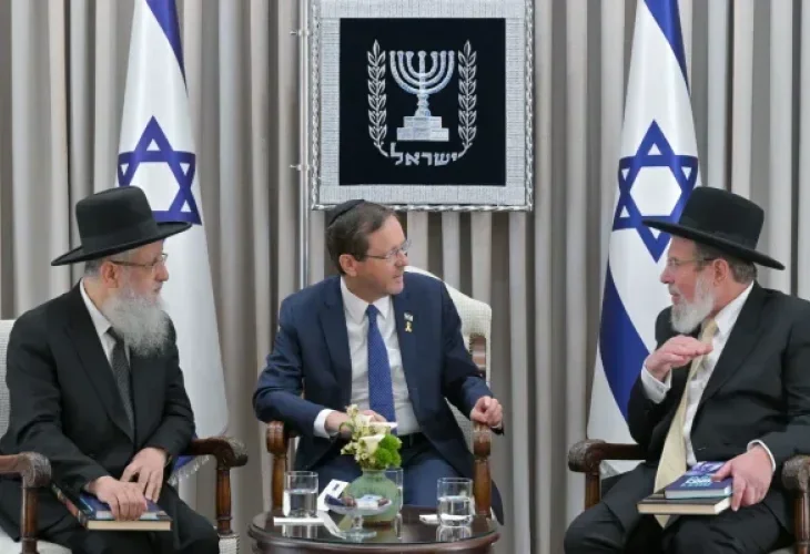 הרבנים הראשיים ונשיא המדינה (צילום ארכיון: קובי גדעון/לע"מ)