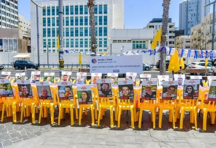 תמונות החטופים העתידים להשתחרר מעזה, ארכיון (צילום: אבשלום ששוני, פלאש90)