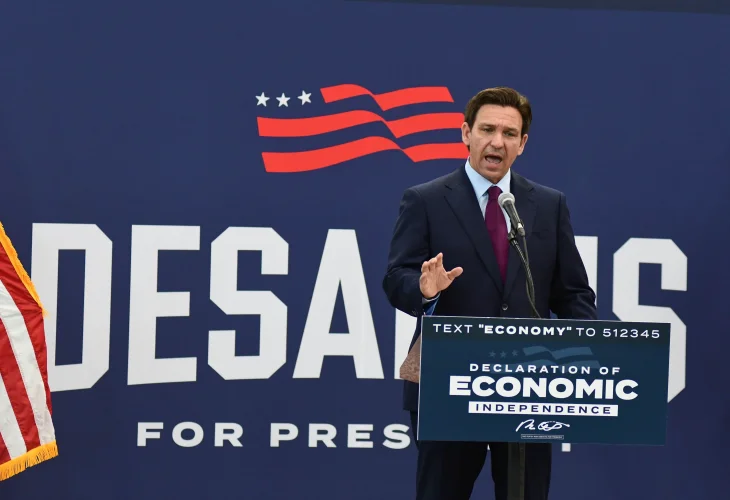 מושל פלורידה דסנטיס (קרדיט: shutterstock)