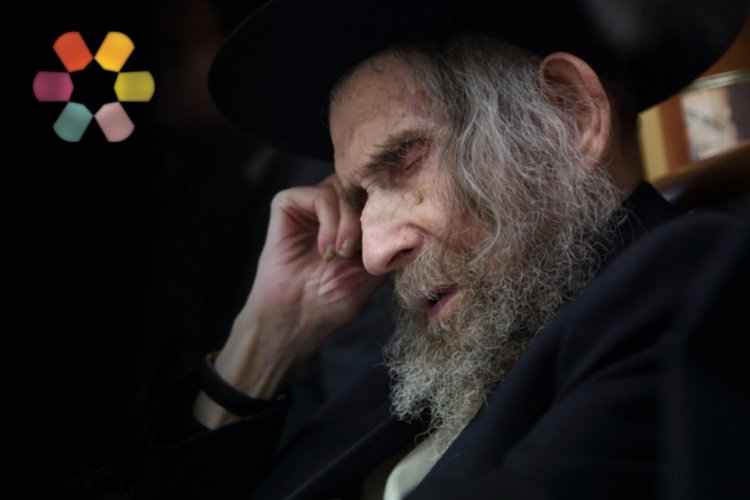 מתפללים לרפואת מרן הרב שטיינמן (צילום: פלאש 90)