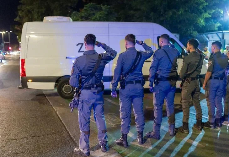 הגעת גופות החללים אמש למכון באבו כביר (צילום: דור פסואלו, פלאש90)