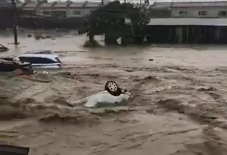 ההצפות בפיליפינים (צילום: לפי סעיף 27א')