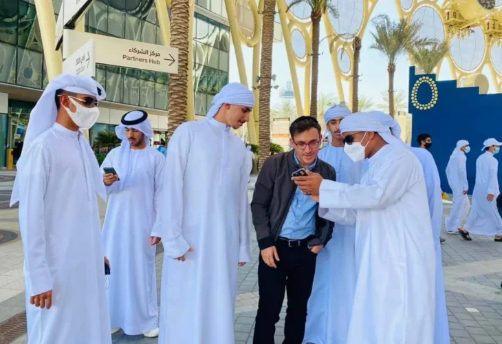 הרב יוסף גרמון עם בלוגרים מוסלמים בדובאי