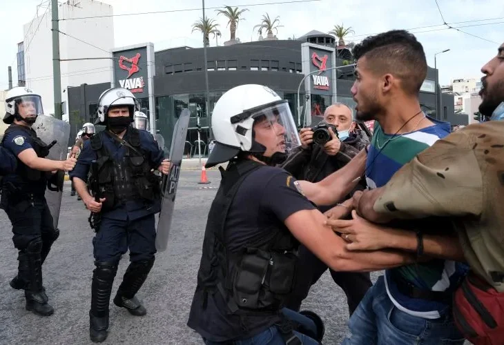 מעצר פרו פלסטיני בהפגנה ביוון (שאטרסטוק)