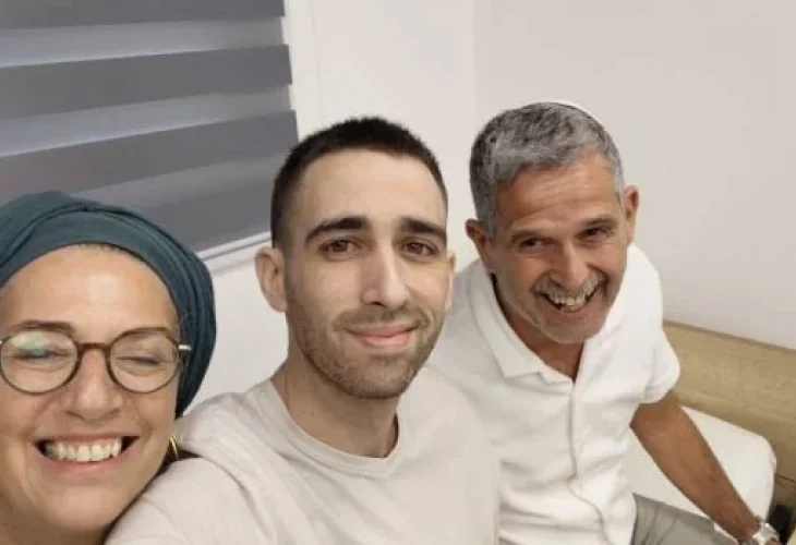 אבינתן אור עם הוריו (צילום: דובר צה"ל)